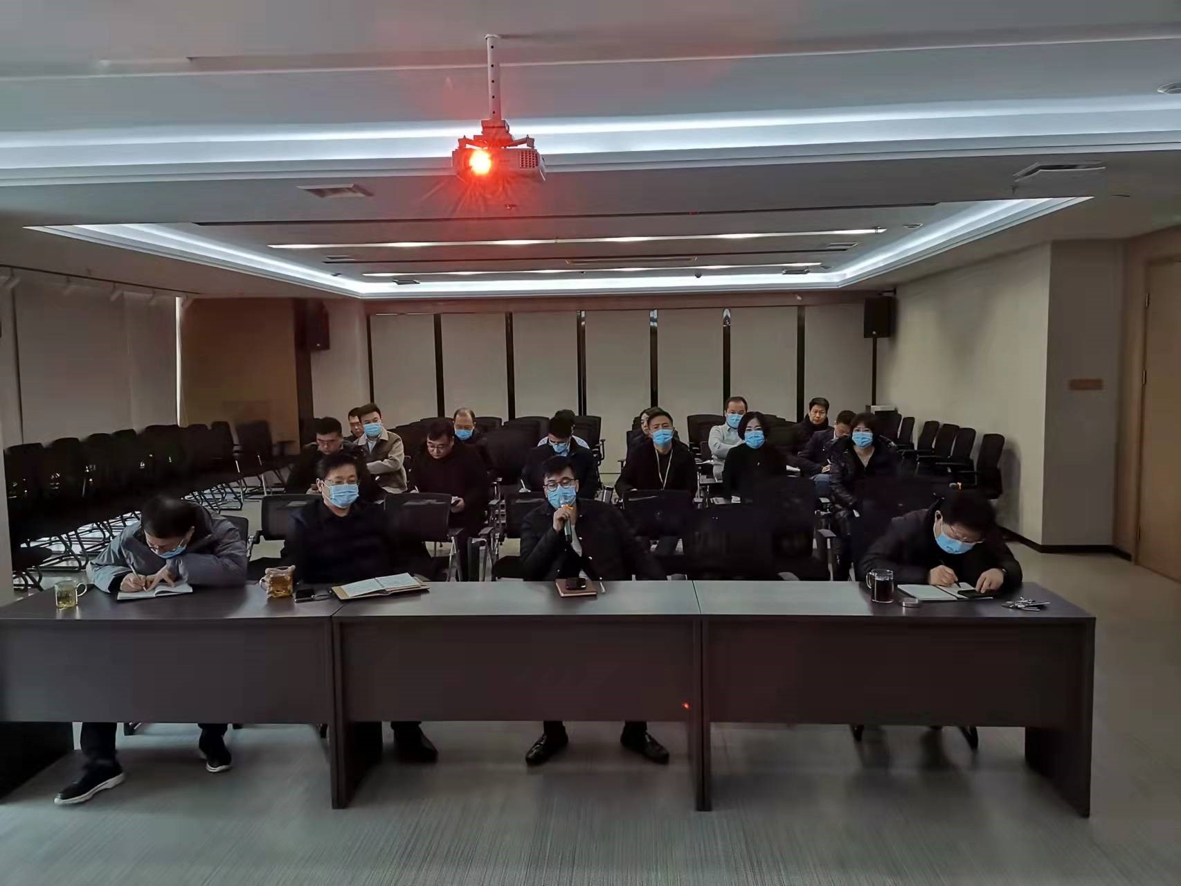 集团公司董事长、总经理王禹澄做沉要讲话